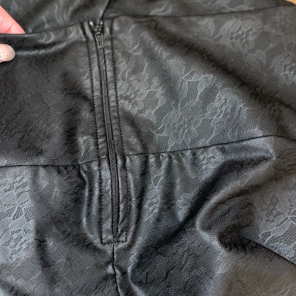 Vegan Leather Lace textured Leggings - Picture 9 of 15